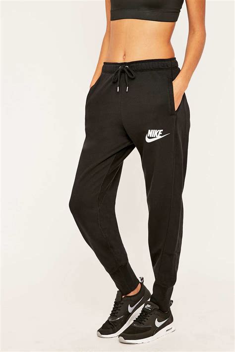 women nike joggers